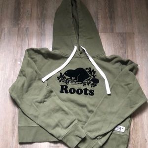 Army green cropped roots hoodie